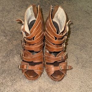 FREEBIRD SANDALS TOPAZ SIZE 5 (fit a 6)